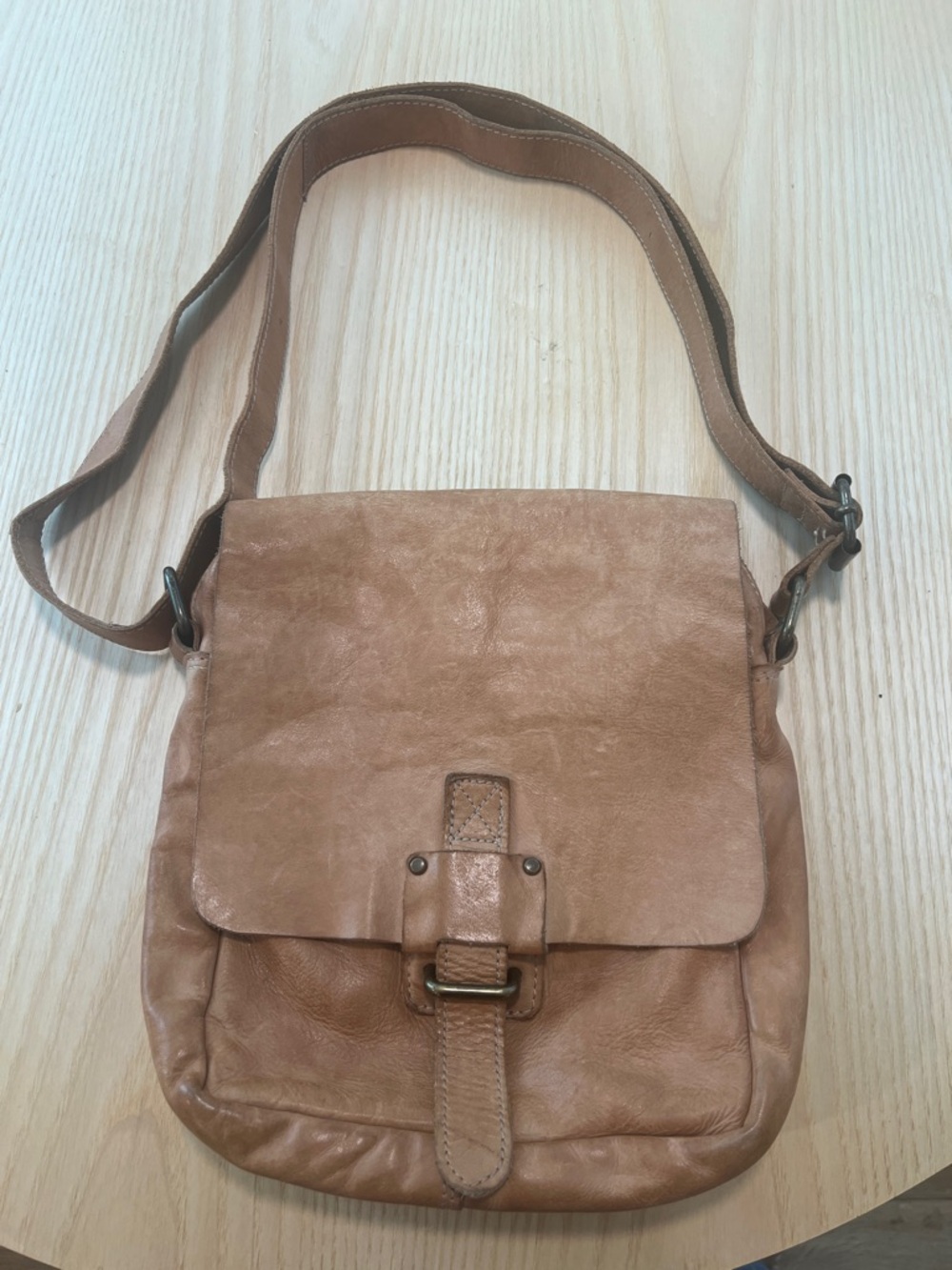 HARBOR 2nd Classic Leather Crossbody Bag in Tan